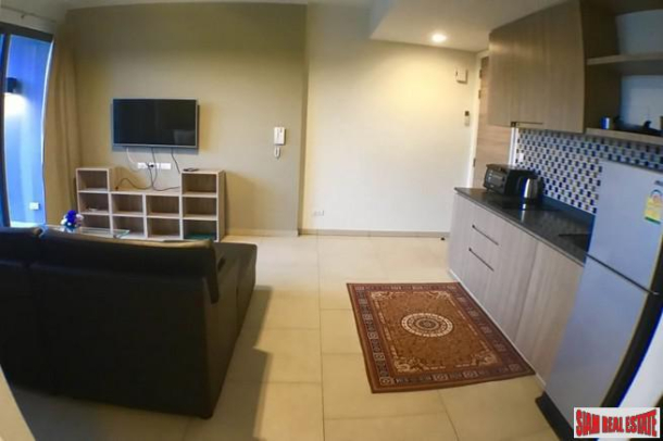Walk to the Beautiful Beach from this One Bedroom Condo in North Pattaya-11