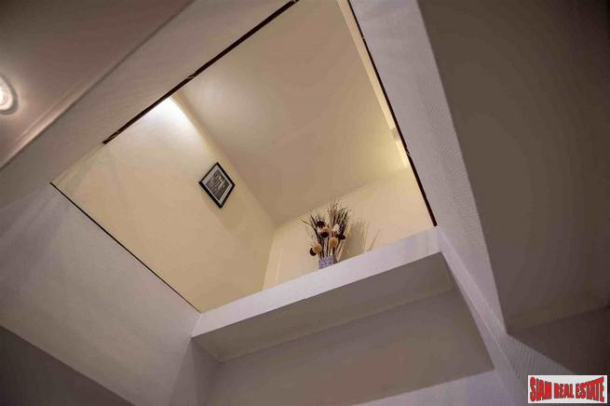 Magnificent Three Bedroom Top Floor Duplex in Jomtien-18