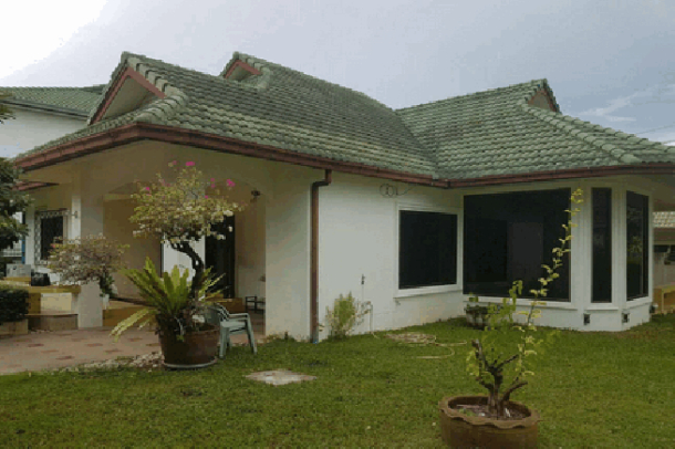3 bedroom nice garden house for rent - East Pattaya-1