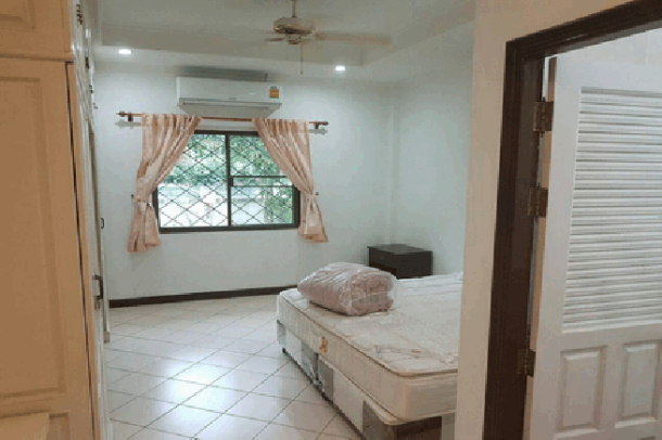 3 bedroom nice garden house for rent - East Pattaya-14