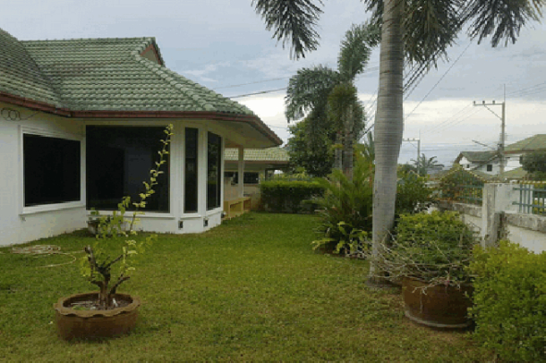 3 bedroom nice garden house for rent - East Pattaya-17
