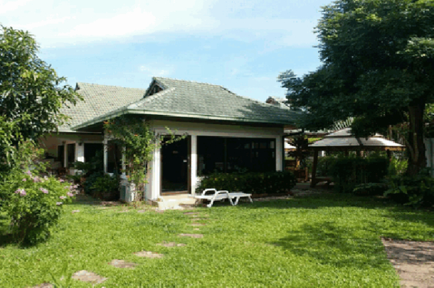 Beautiful 3 bedroom house with nice garden for rent -East Pattaya-1
