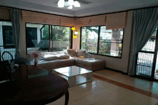 Beautiful 3 bedroom house with nice garden for rent -East Pattaya-14