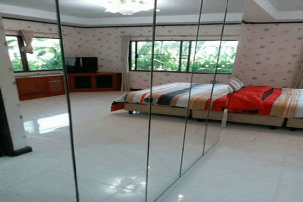 Beautiful 3 bedroom house with nice garden for rent -East Pattaya-5