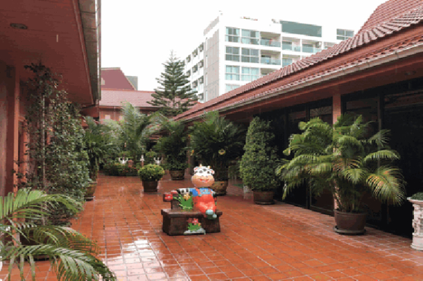 Mini hotel at a great location for sale - Phratamnak hill Pattaya-20