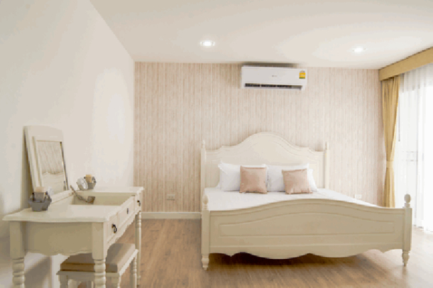 Beautiful 2 bedroom condo with modern design for sale- Phratamnak-10