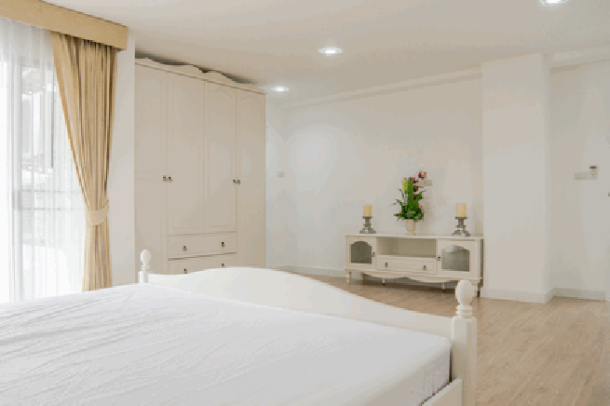Beautiful 2 bedroom condo with modern design for sale- Phratamnak-12