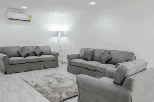 Beautiful 2 bedroom condo with modern design for sale- Phratamnak-15