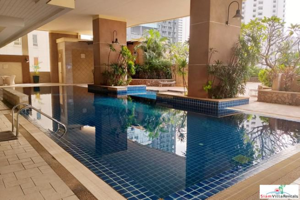 Sukhumvit City Resort | Extra Large One Bedroom Condo with City Views for Rent in Nana-16