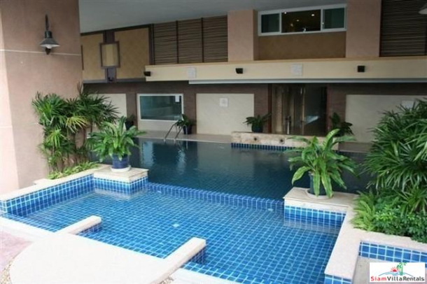 Sukhumvit City Resort | Extra Large One Bedroom Condo with City Views for Rent in Nana-17