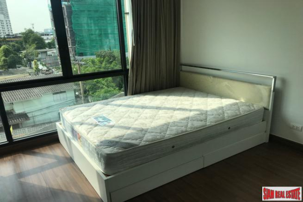 D65 | Spacious Three Bedroom in Low Rise Condo between Ekkamai and Phra Khanong-12