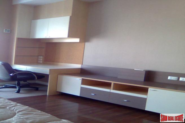 The Trendy Condominium | Convenient One Bedroom Condo with City Views in Asok-6