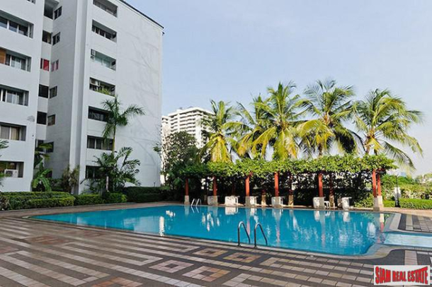 Large Sunny Corner Two Bedroom Condo in Phrom Phong-12