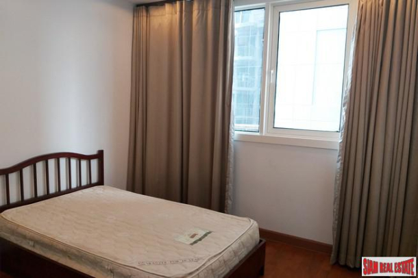 Large Sunny Corner Two Bedroom Condo in Phrom Phong-4