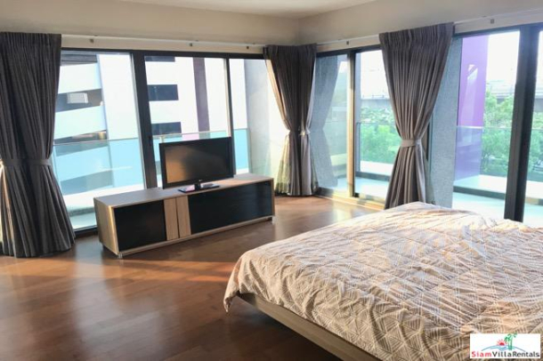 Noble Remix | Easy Walk to BTS Thong Lo from this Two Bedroom Condo for Rent-12