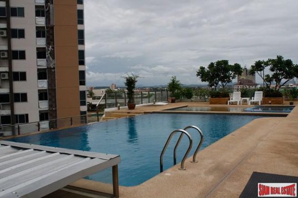 Two bedroom in a lovely position overlooking Pattaya bay.-1