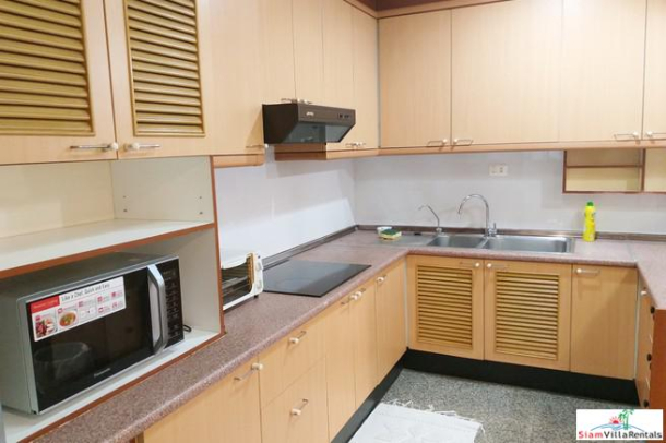 Baan Suan Petch | Roomy Two Bedroom Condo Good for Small Family in Phrom Phong-18