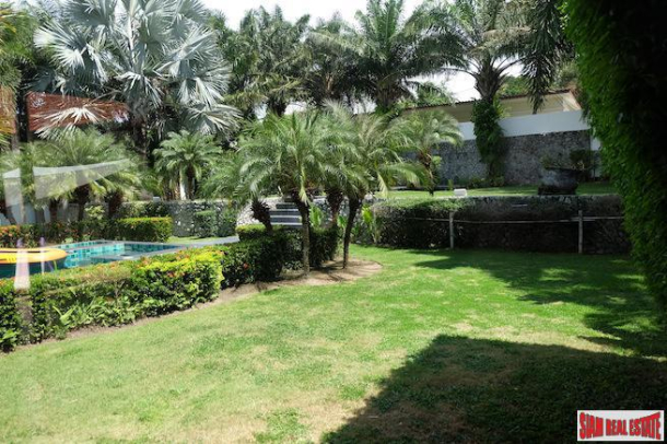 Four Bedroom Single Storey Pool Villa with Large Private Swimming Pool in Rawai-22