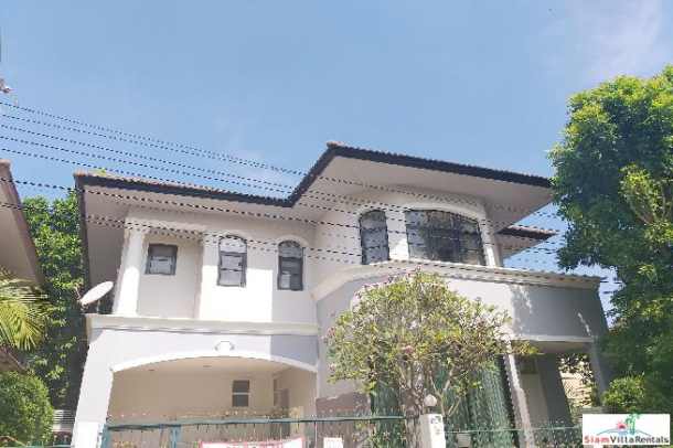 Lalin Greenville Rama 9-Onnuch-Suvarnabhumi | Four Bedroom House with Private Yard in Ban Thap Chang-1