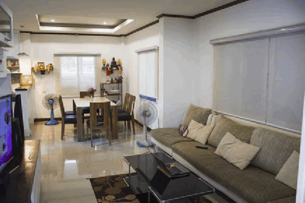 Hot sale!! 3 bedroom fully furnish house for sale - East Pattaya-16