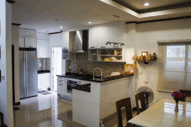 Hot sale!! 3 bedroom fully furnish house for sale - East Pattaya-6