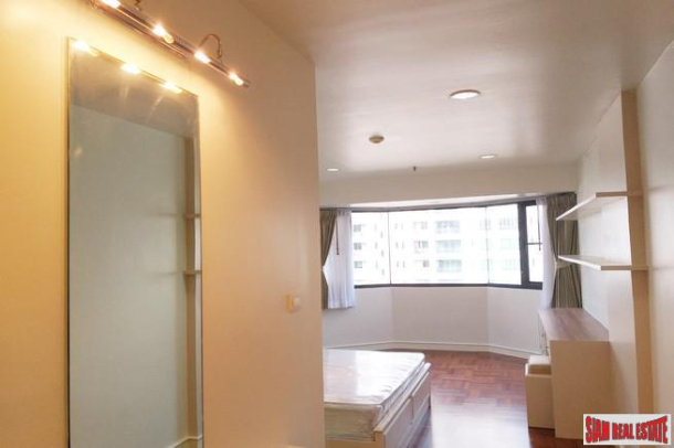 Baan Suanpetch | Spacious Family Style Two Bedroom Condo with City Views  in Phrom Phong-18