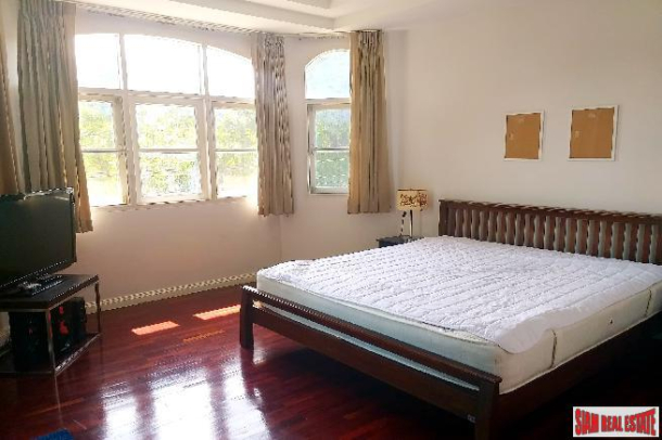 Modern one bedroom for sale with a good condition price -Phratamnak-12