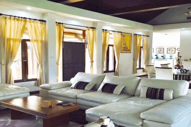 3 bedroom Thai-Bali style house for rent - East Pattaya-4