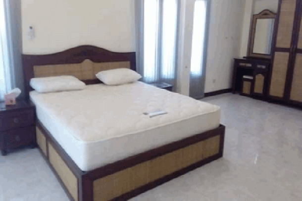 4 bedroom Thai-bali House for rent near famous lake - East Pattaya-3