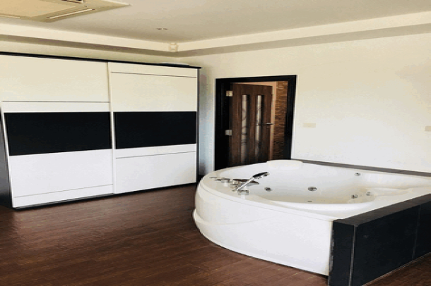 Beautiful 3+1 bed pool villa at Baan amphur for sale- Na jomtien-7