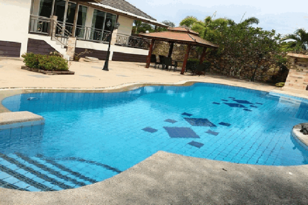 Beautiful 3+1 bed pool villa at Baan amphur for rent- Na jomtien-18