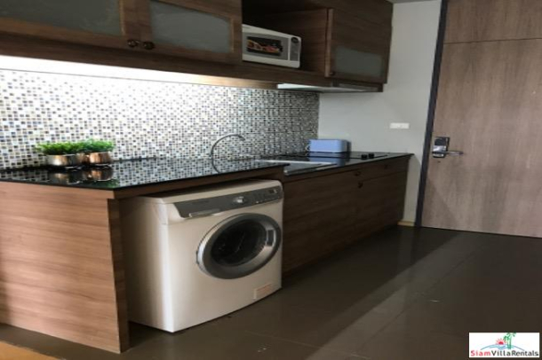 Noble Refine | Sunny Comfortable One Bedroom Condo for Rent in Phrom Phong.-2