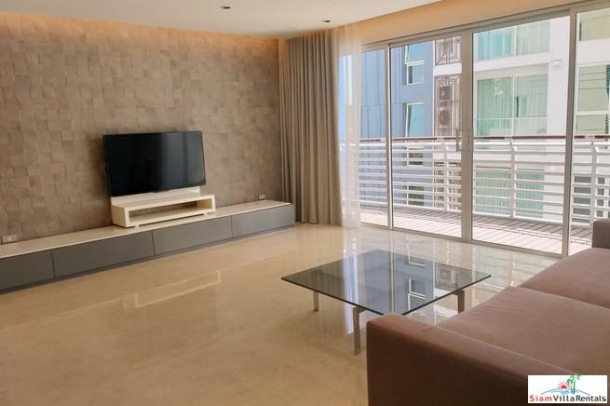 Avenue 61 | Large Three Bedroom Corner Condo with Extra Storage and Cabinets for Rent  in Ekkamai-21