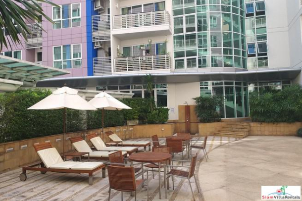 Sunny & Light Two Bedroom Condo with Excellent Facilities in Ekkamai-27