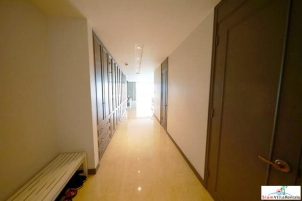 Avenue 61 | Large Three Bedroom Corner Condo with Extra Storage and Cabinets for Rent  in Ekkamai-7