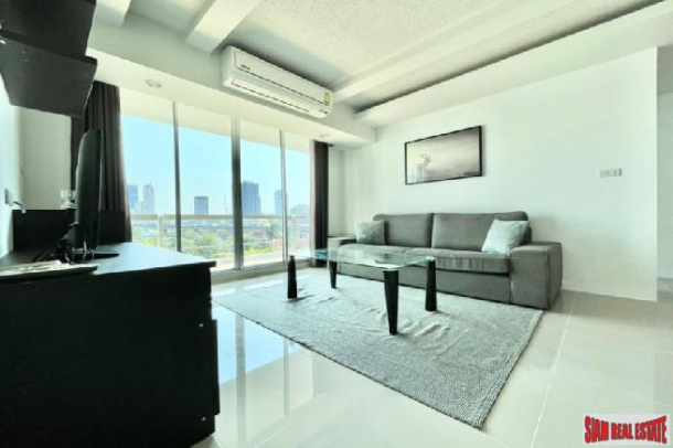 Sunny & Light Two Bedroom Condo with Excellent Facilities in Ekkamai-17