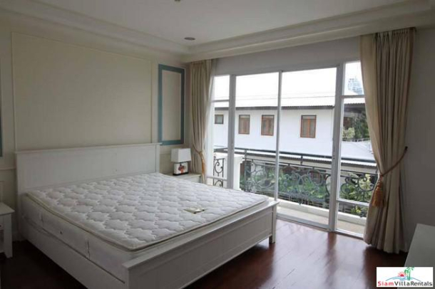 La Vie En Rose Place | Three Bedroom Low-Rise Condo with Green Garden and Pools Views in Thong Lor-10