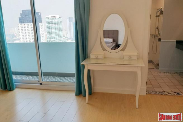 Regent on the Park 2 | Extra Large Three Bedroom Ekkamai Condo on the 30th Floor with City Views-8