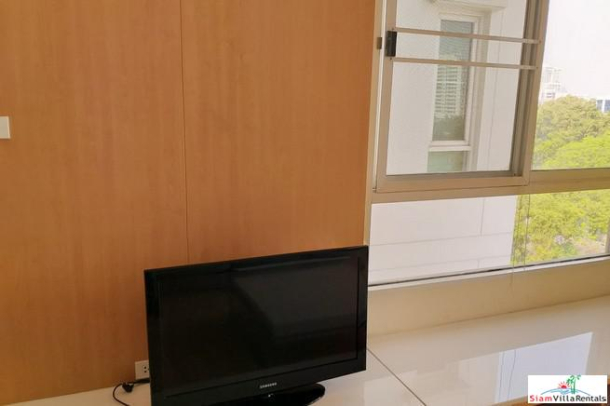 Contemporary Three Bedroom Condo in a Conveniently Located Low Rise Building, Ekkamai-5