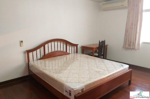 Grand Ville 2 | Spacious Three Bedroom Condo with Beautiful Wood Floor & Built-in Near BTS Asok-17