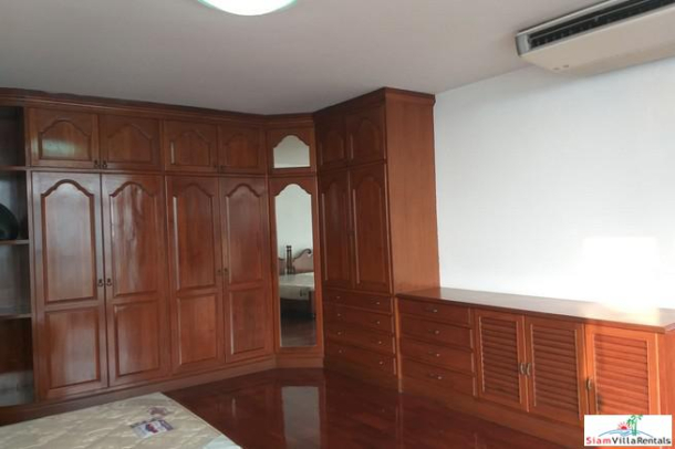 Grand Ville 2 | Spacious Three Bedroom Condo with Beautiful Wood Floor & Built-in Near BTS Asok-20