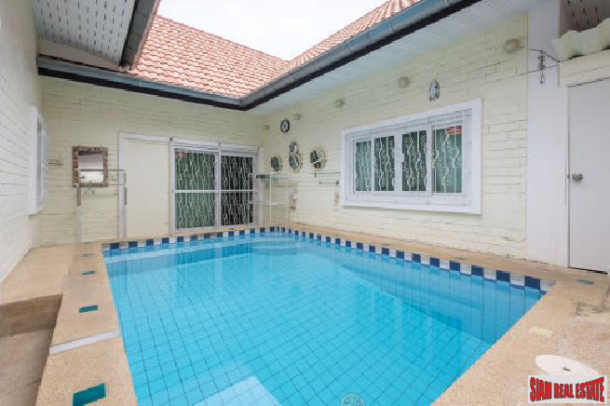 Stunning 3 bedroom pool villa house for sale near beach-Jomtien-1