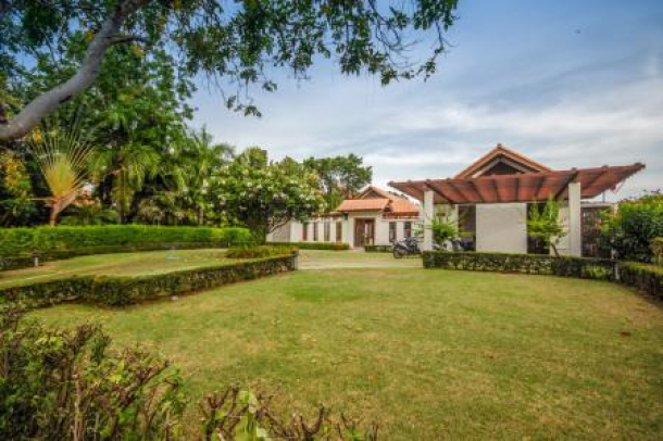 IMMACULATE 5 BED POOL VILLA ON GOLF COURSE-16
