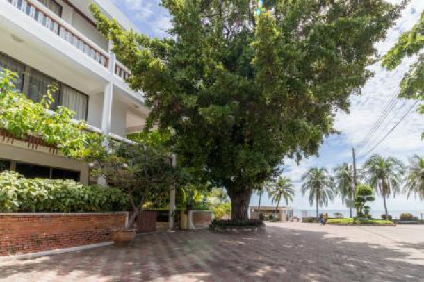 Best Location Beachfront Townhouse with Fantastic Sea Views-3