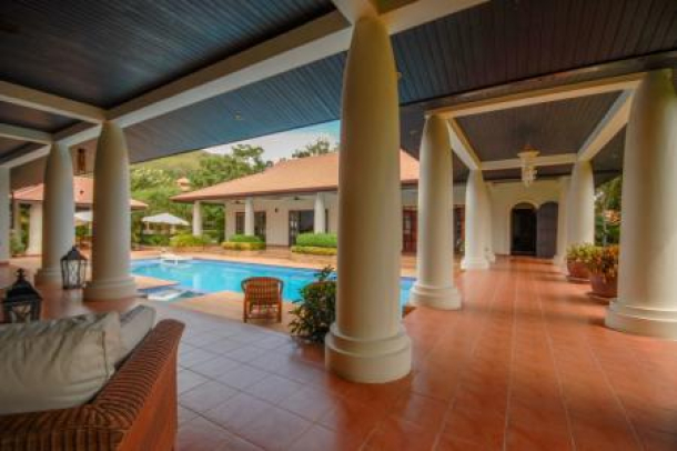 WHITE LOTUS 2 : IMMACULATE 5 BED POOL VILLA NEAR TOWN AND BEACHES-11