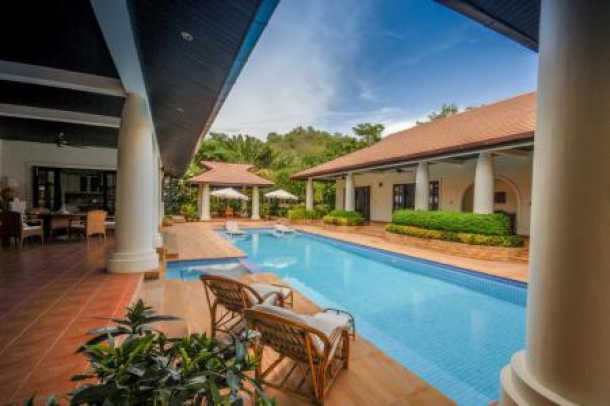 WHITE LOTUS 2 : IMMACULATE 5 BED POOL VILLA NEAR TOWN AND BEACHES-12