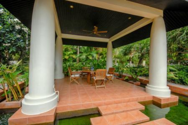 WHITE LOTUS 2 : IMMACULATE 5 BED POOL VILLA NEAR TOWN AND BEACHES-20