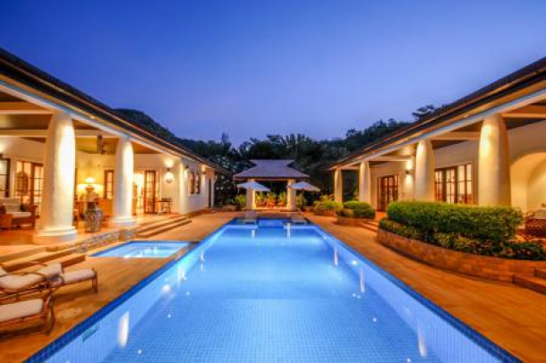 WHITE LOTUS 2 : IMMACULATE 5 BED POOL VILLA NEAR TOWN AND BEACHES-6