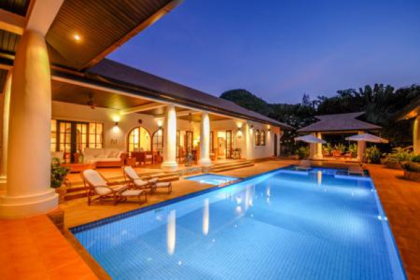 WHITE LOTUS 2 : IMMACULATE 5 BED POOL VILLA NEAR TOWN AND BEACHES-7