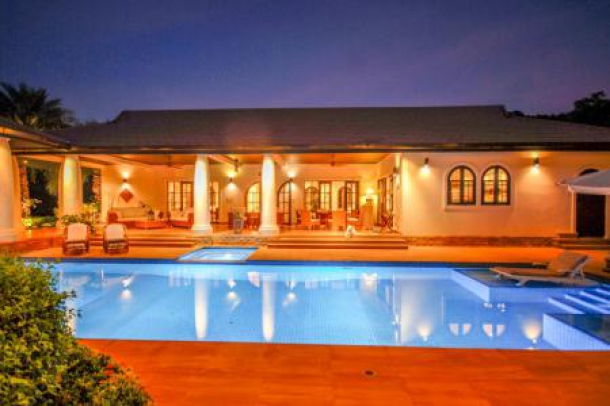 WHITE LOTUS 2 : IMMACULATE 5 BED POOL VILLA NEAR TOWN AND BEACHES-8